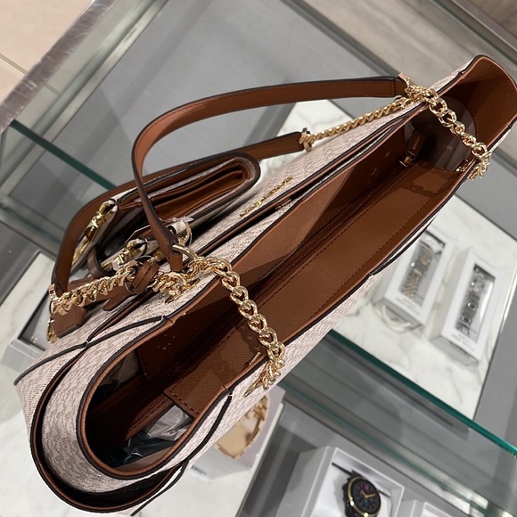 MICHAEL KORS LARGE X CHAIN SHOULDER TOTE 
& 
LARGE DOUBLE ZIP WALLET WRISTLET - Picture 6 of 16